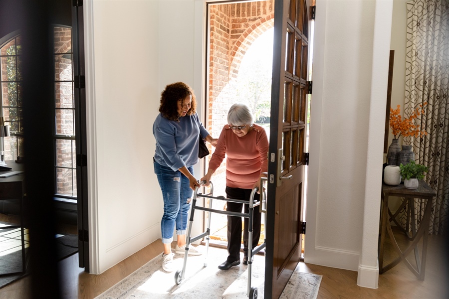 Assistenza domiciliare per anziani, malati e disabili: la cooperativa Care - Sollievo al dolore